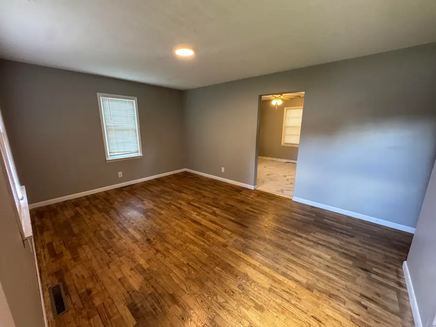 401 E 19th St, Sedalia, MO 65301 - #3