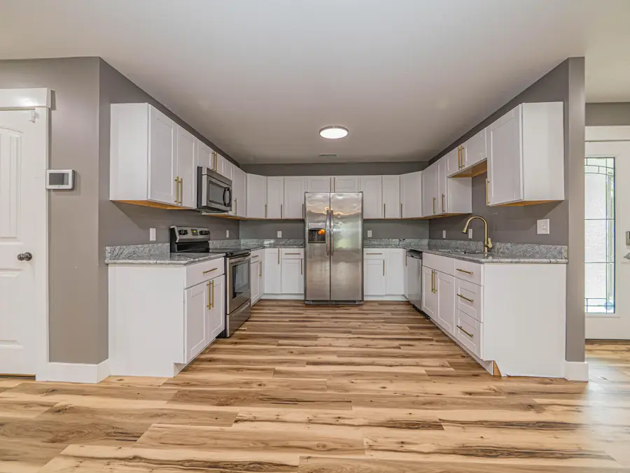 1808 S Morley St, Moberly, MO 65270 - #2