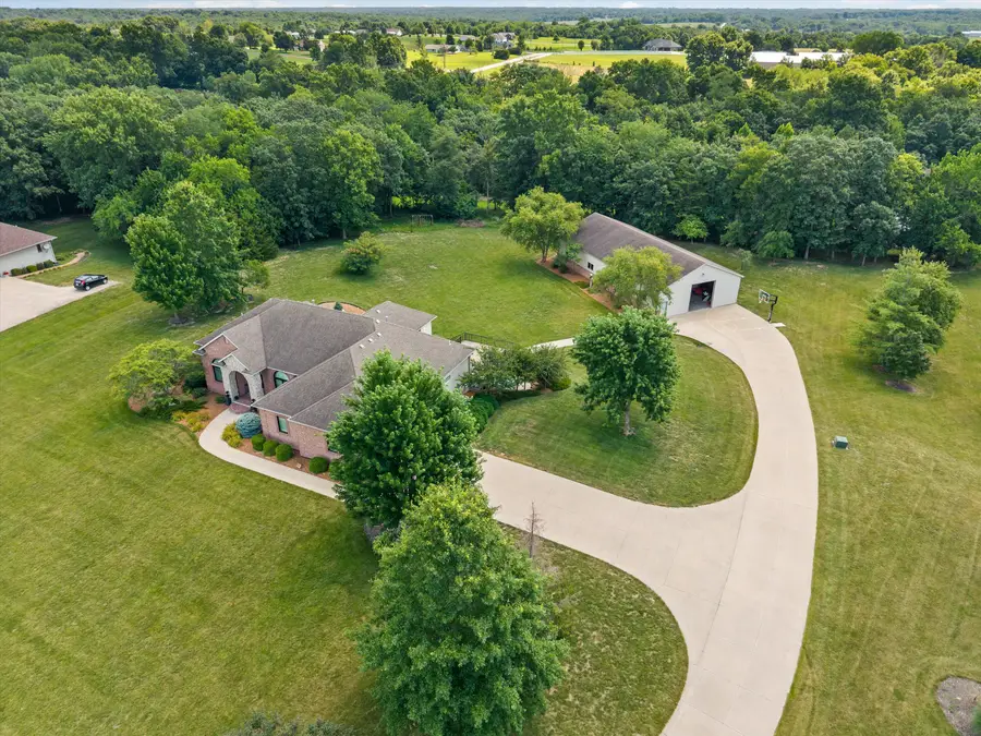 7500 N Fall Creek Dr, Columbia, MO 65202 - #2