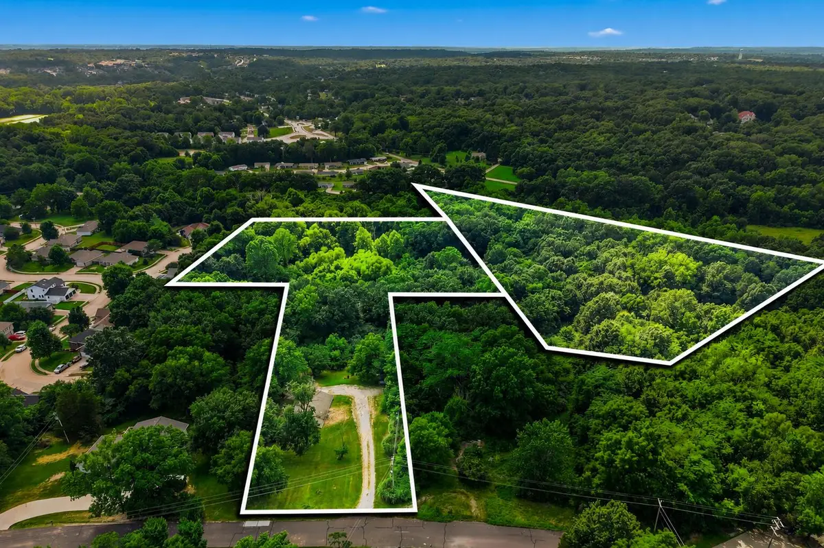 6481 Old Village Rd, Columbia, MO 65203 - #1