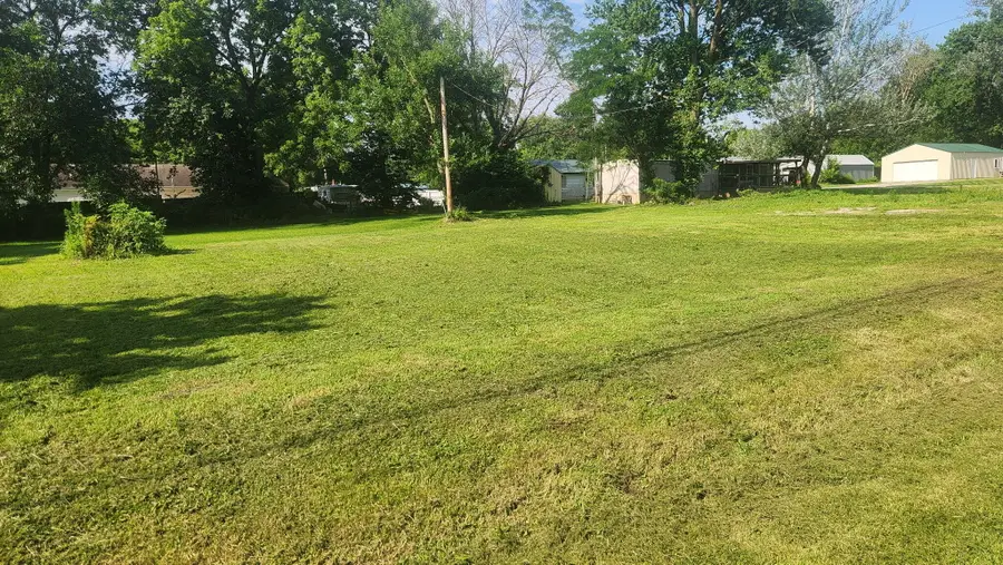 400 S Ruby St, Sturgeon, MO 65284 - #3