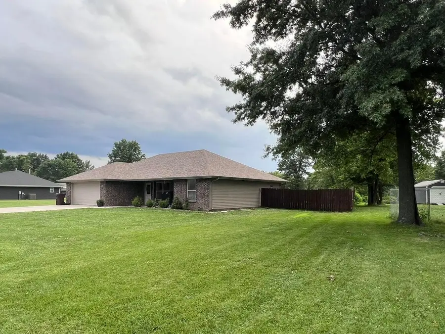 133 Park St, New Bloomfield, MO 65063 - #2