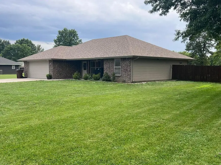 133 Park St, New Bloomfield, MO 65063 - #3