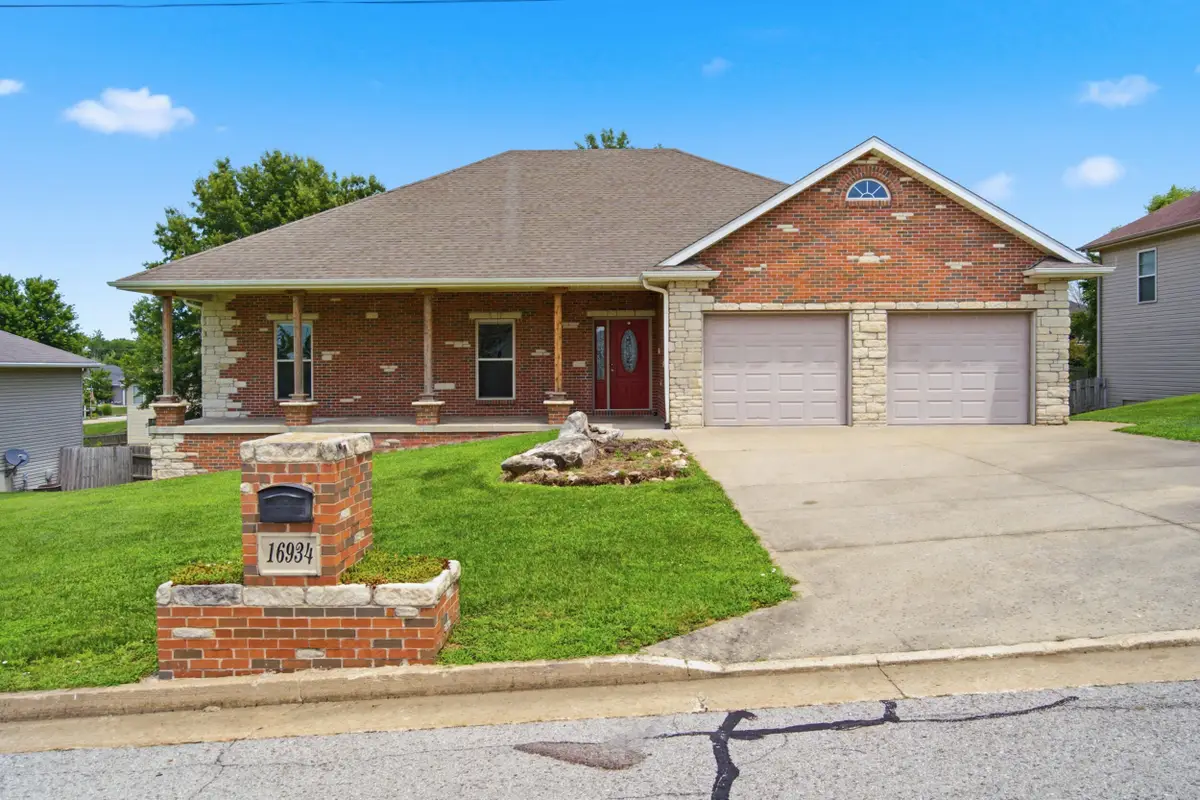 16934 Farris Cir, Boonville, MO 65233 - #1