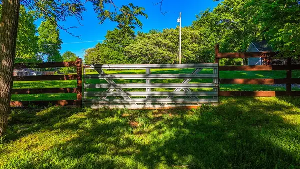 2706 Oakland Gravel Rd, COLUMBIA, MO 65202