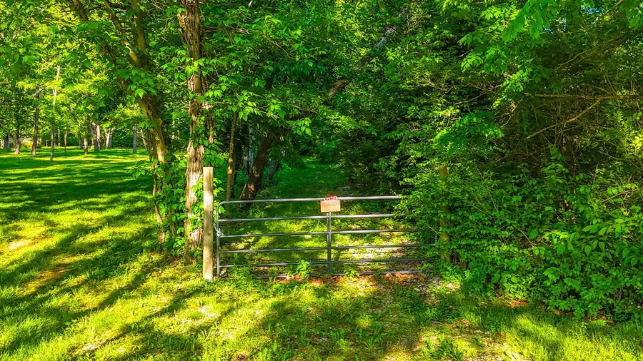 2706 Oakland Gravel Rd, Columbia, MO 65202 - #2