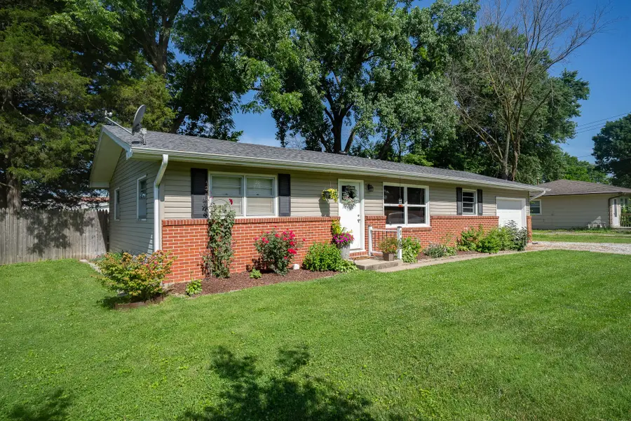 109 Wesley Ave, Hallsville, MO 65255 - #2