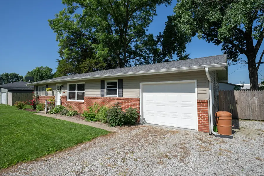 109 Wesley Ave, Hallsville, MO 65255 - #3