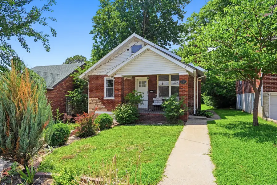 608 Waverly St, Jefferson City, MO 65109 - #2
