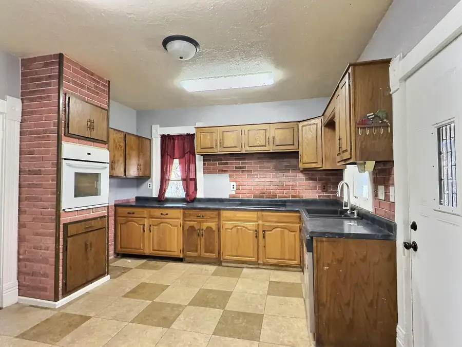 123 E Cooper St, Tipton, MO 65081 - #2