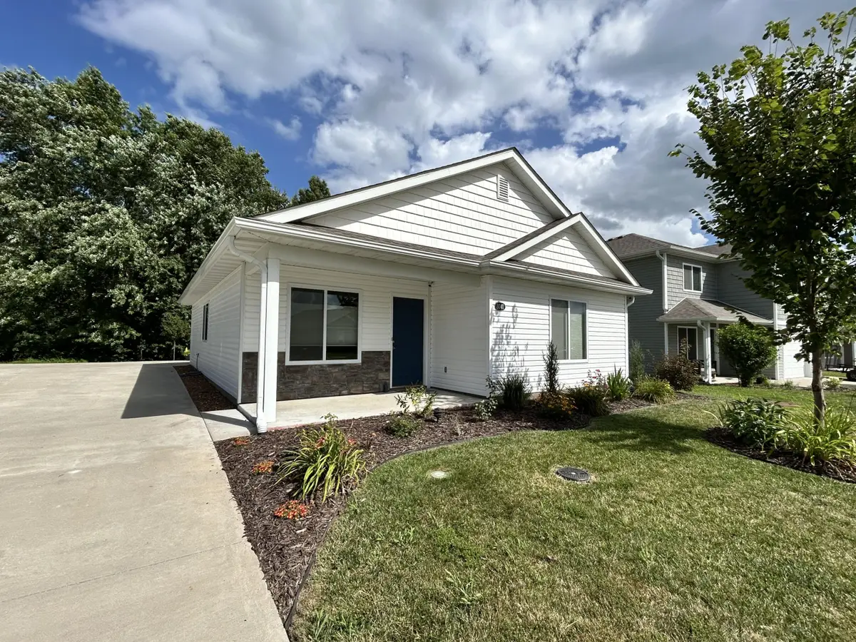 8040 N Glen Meadow Dr, Columbia, MO 65202 - #1