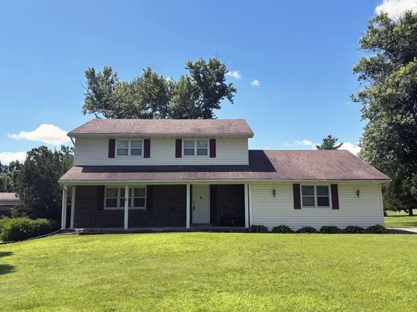 10500 E Walnut Dr, CENTRALIA, MO 65240