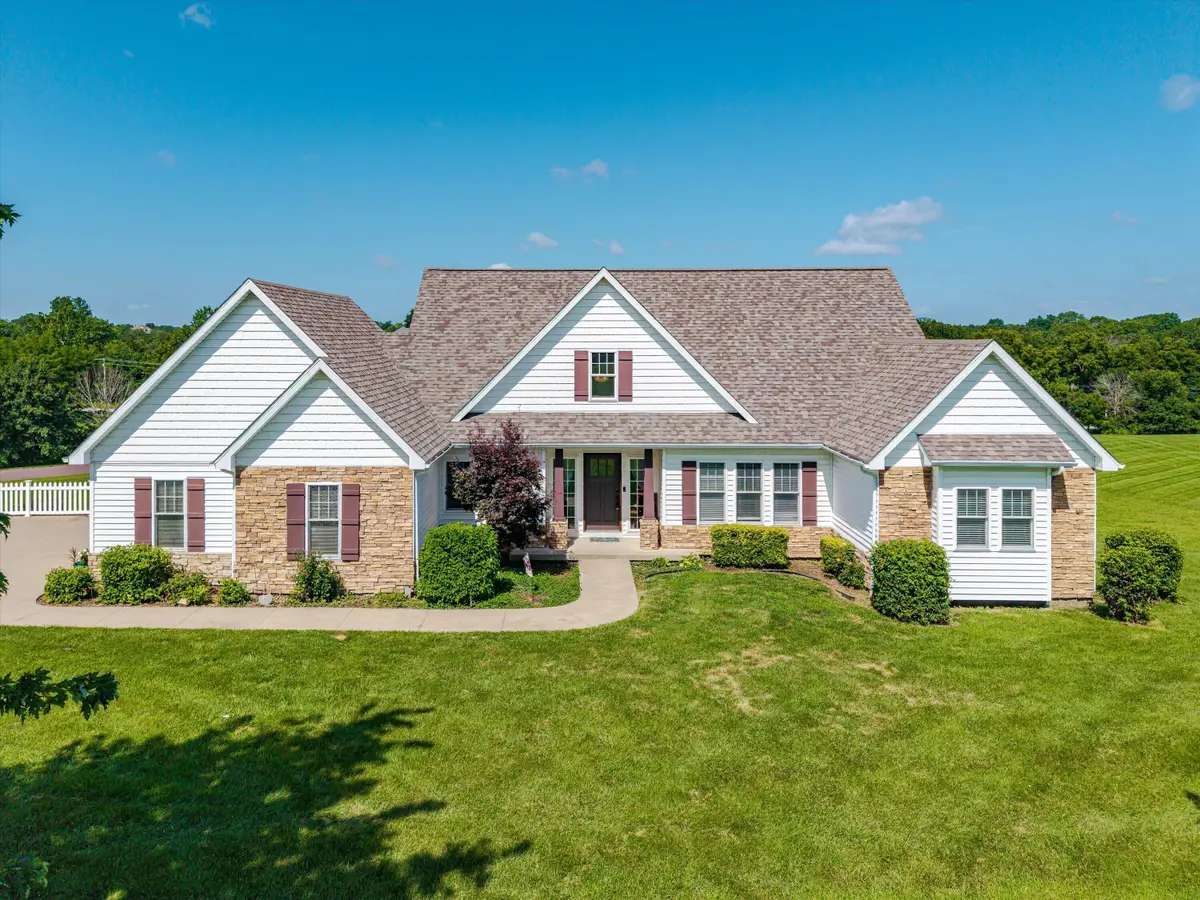 7059 N Meadow Dr, Fulton, MO 65251 - #1