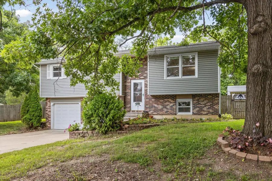 2052 N Northwest Ct, Columbia, MO 65202 - #2