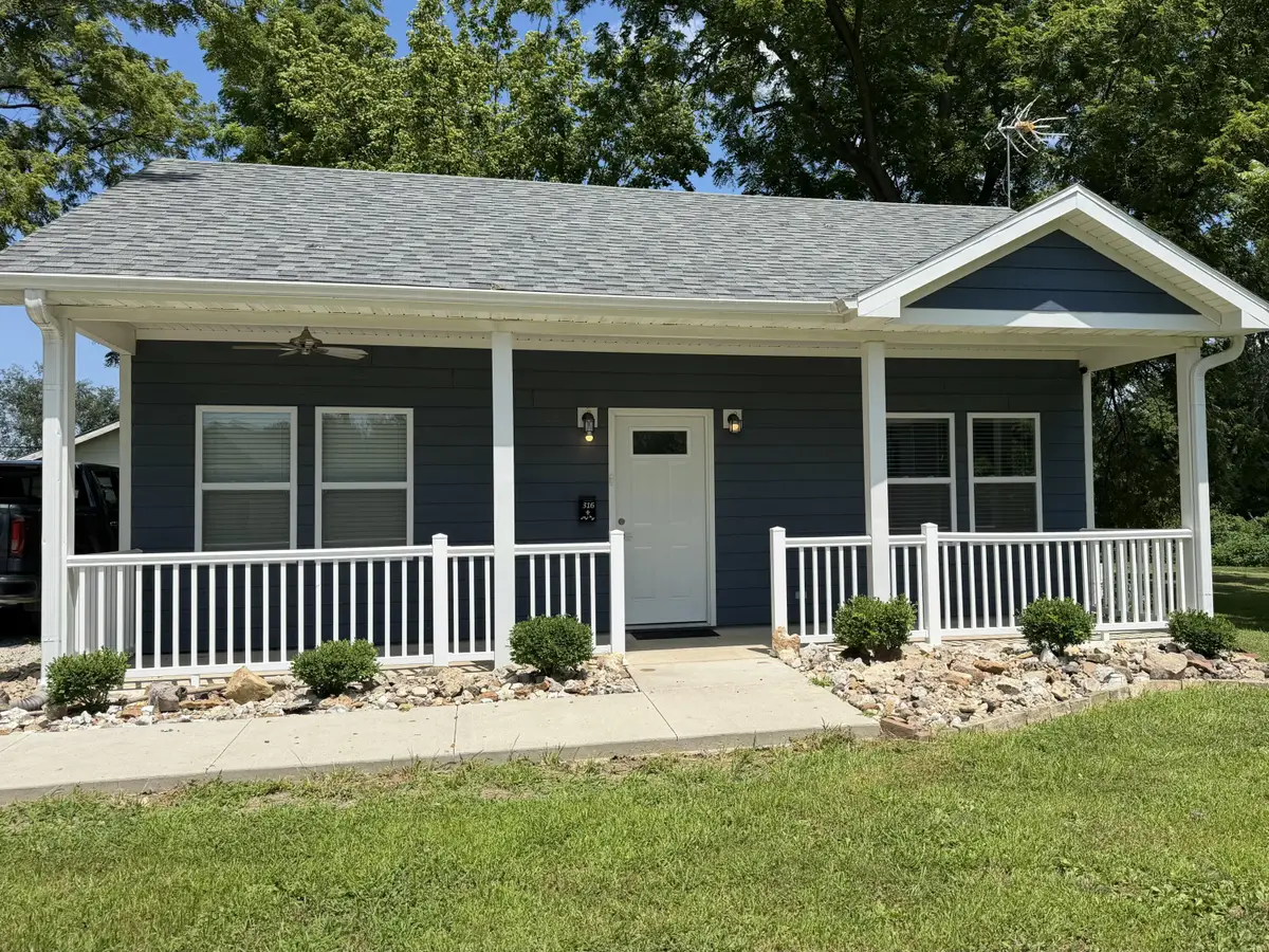 316 Main St, Fayette, MO 65248 - #1