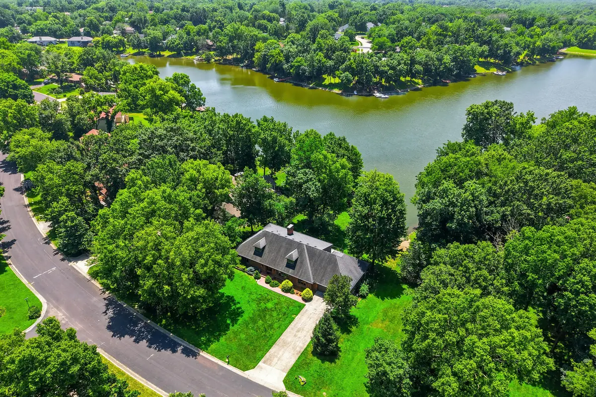 528 N Cedar Lake Dr, Columbia, MO 65203 - #1