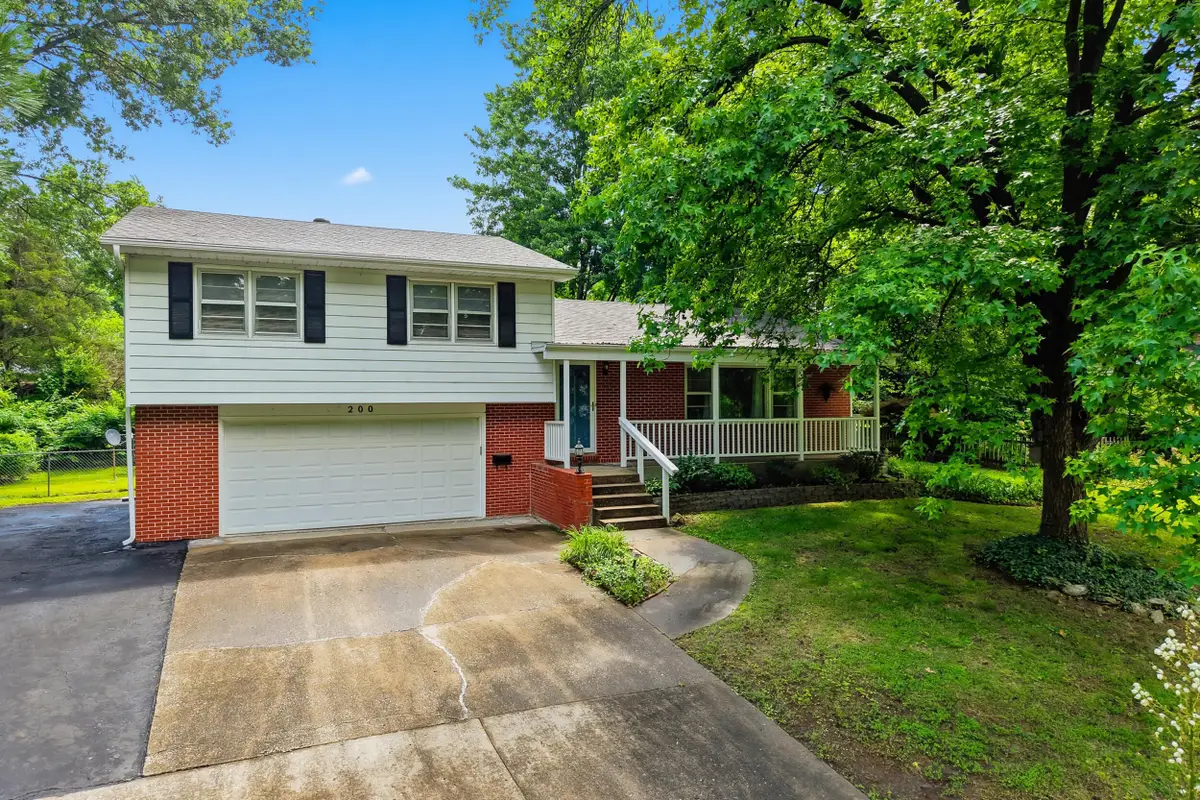 200 Rockingham Dr, Columbia, MO 65203 - #1