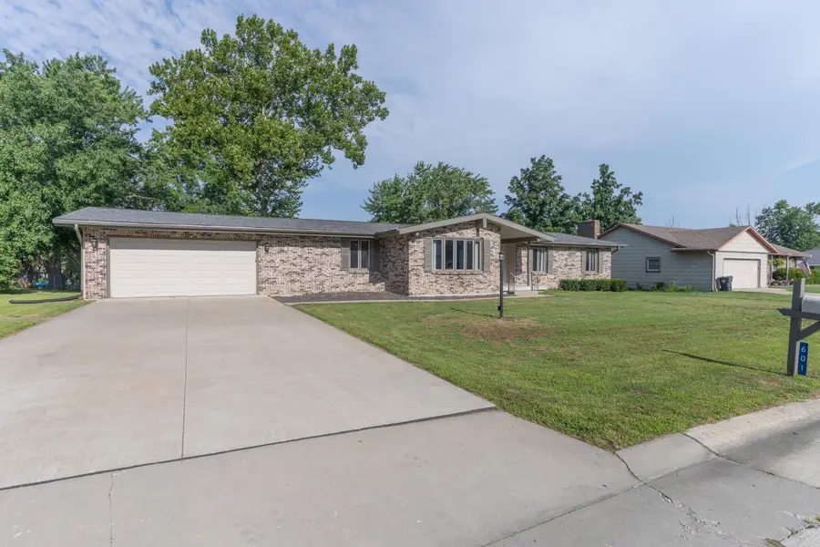 601 Meadowbrook Cir, Moberly, MO 65270 - #3