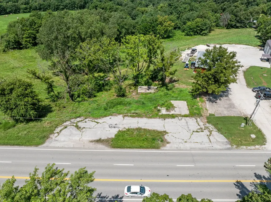 1325 W Ashley Rd, Boonville, MO 65233 - #3