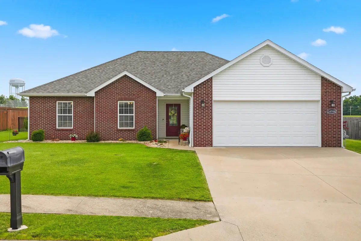 14358 Monarch Dr, Hallsville, MO 65255 - #1