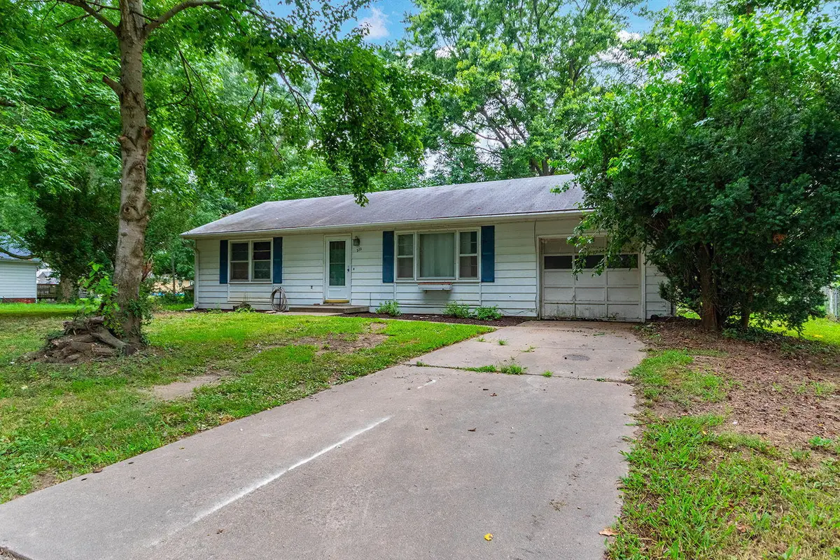 212 N Union St, New Franklin, MO 65274 - #1