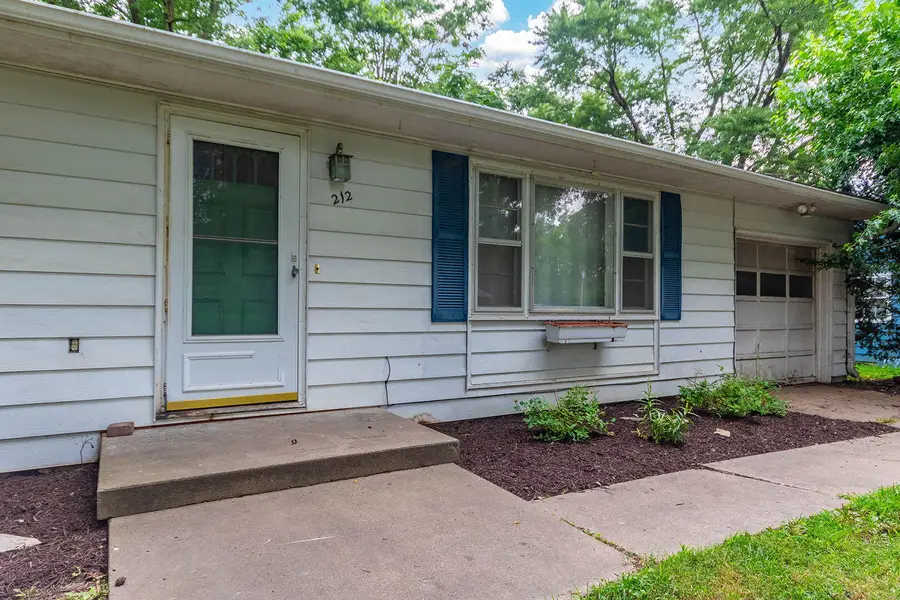 212 N Union St, New Franklin, MO 65274 - #2