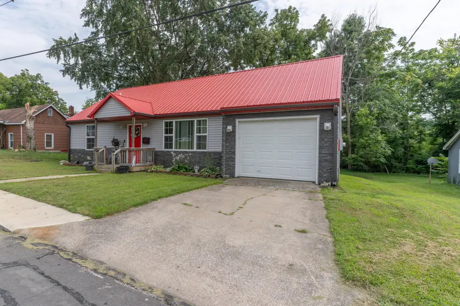636 Farror St, Moberly, MO 65270 - #2