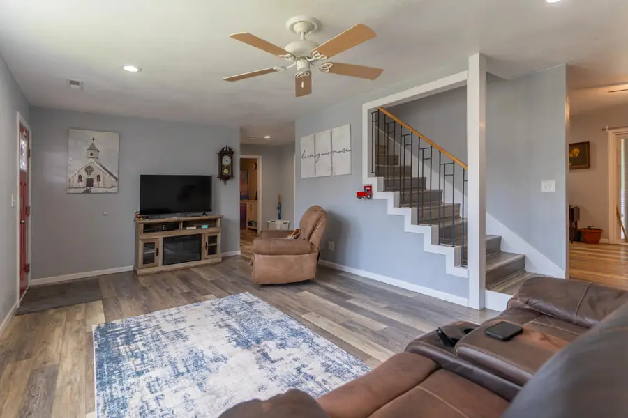 636 Farror St, Moberly, MO 65270 - #3