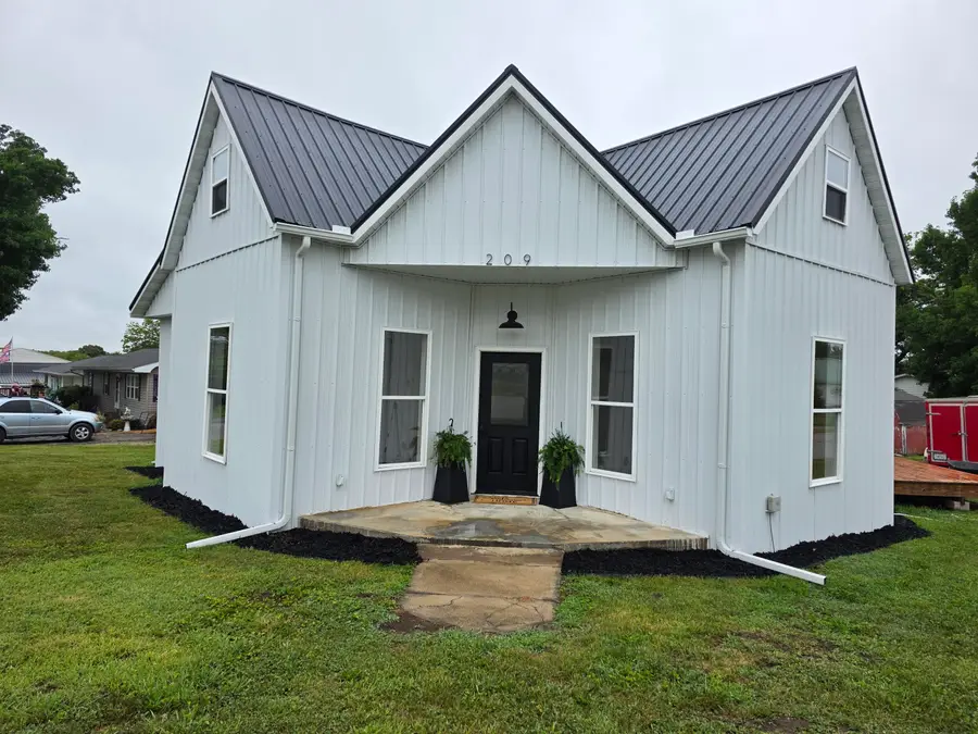 209 Salling St, Perry, MO 63462 - #2