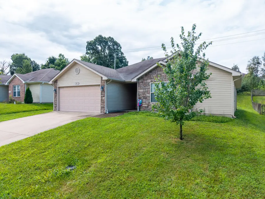 6 Amazon Dr, Columbia, MO 65202 - #3