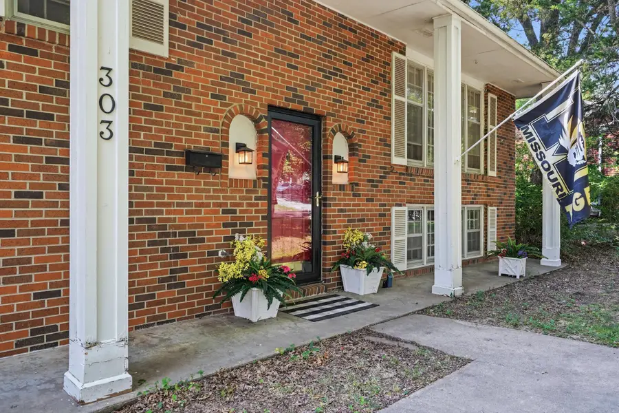 303 W Briarwood Ln, Columbia, MO 65203 - #2