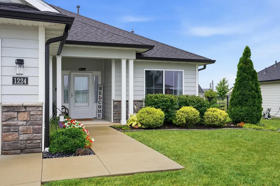 1224 Shore Acres Lp, Columbia, MO 65201 - #2