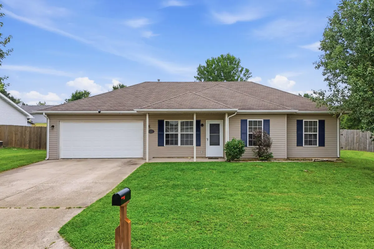 235 E Murphy Dr, Columbia, MO 65202 - #1