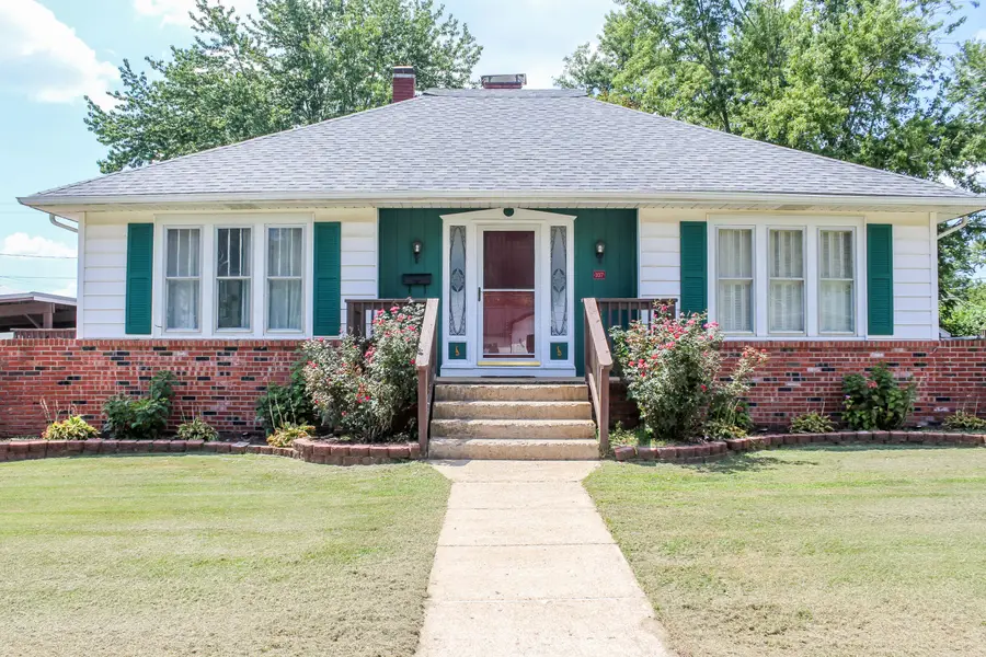 107 N Leeds Ave, Eldon, MO 65026 - #2