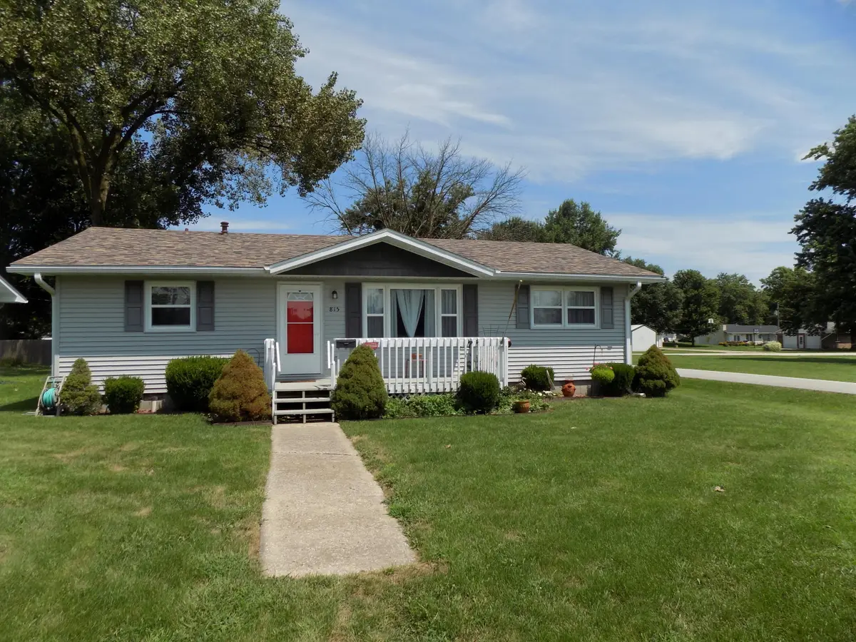 815 E Mitchell Ave, Centralia, MO 65240 - #1