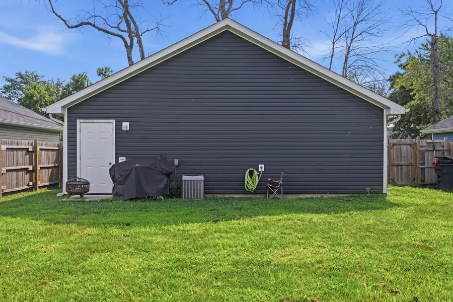 613 S Allen St, Centralia, MO 65240 - #3