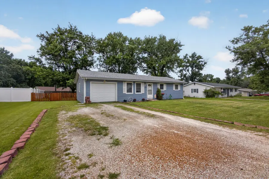 406 Meadow Ln, Hallsville, MO 65255 - #2
