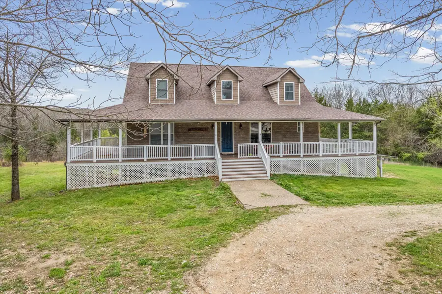 8170 W Carr Ln, Harrisburg, MO 65256 - #2