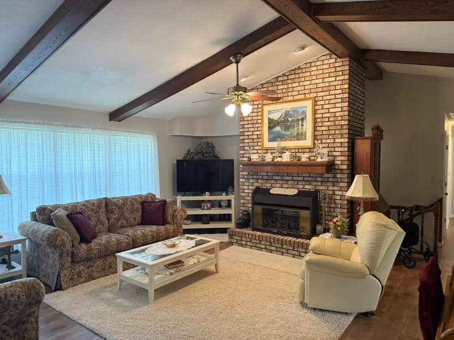 613 Lori Dr, Boonville, MO 65233 - #2