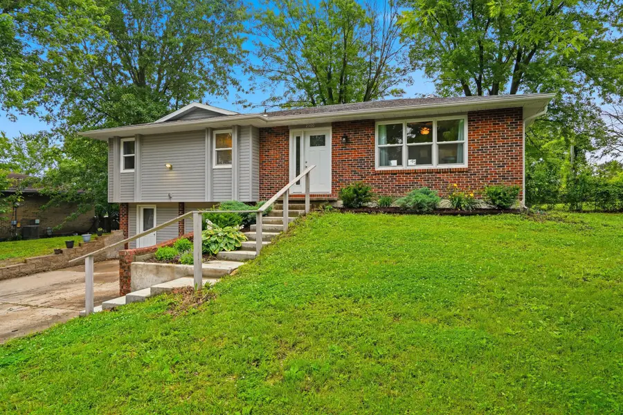 2300 N Hawthorn Dr, Columbia, MO 65202 - #2