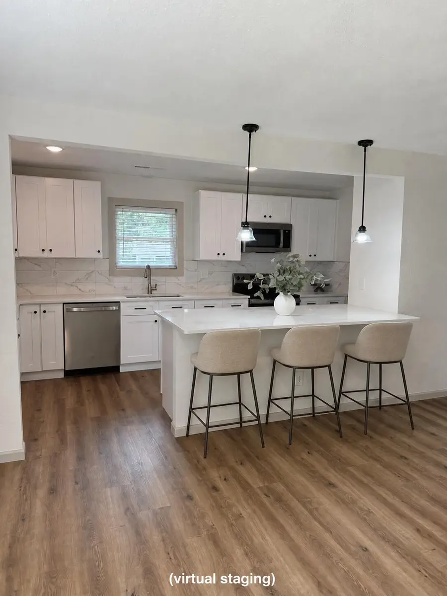 8203 W South Trails Dr, Columbia, MO 65202 - #2