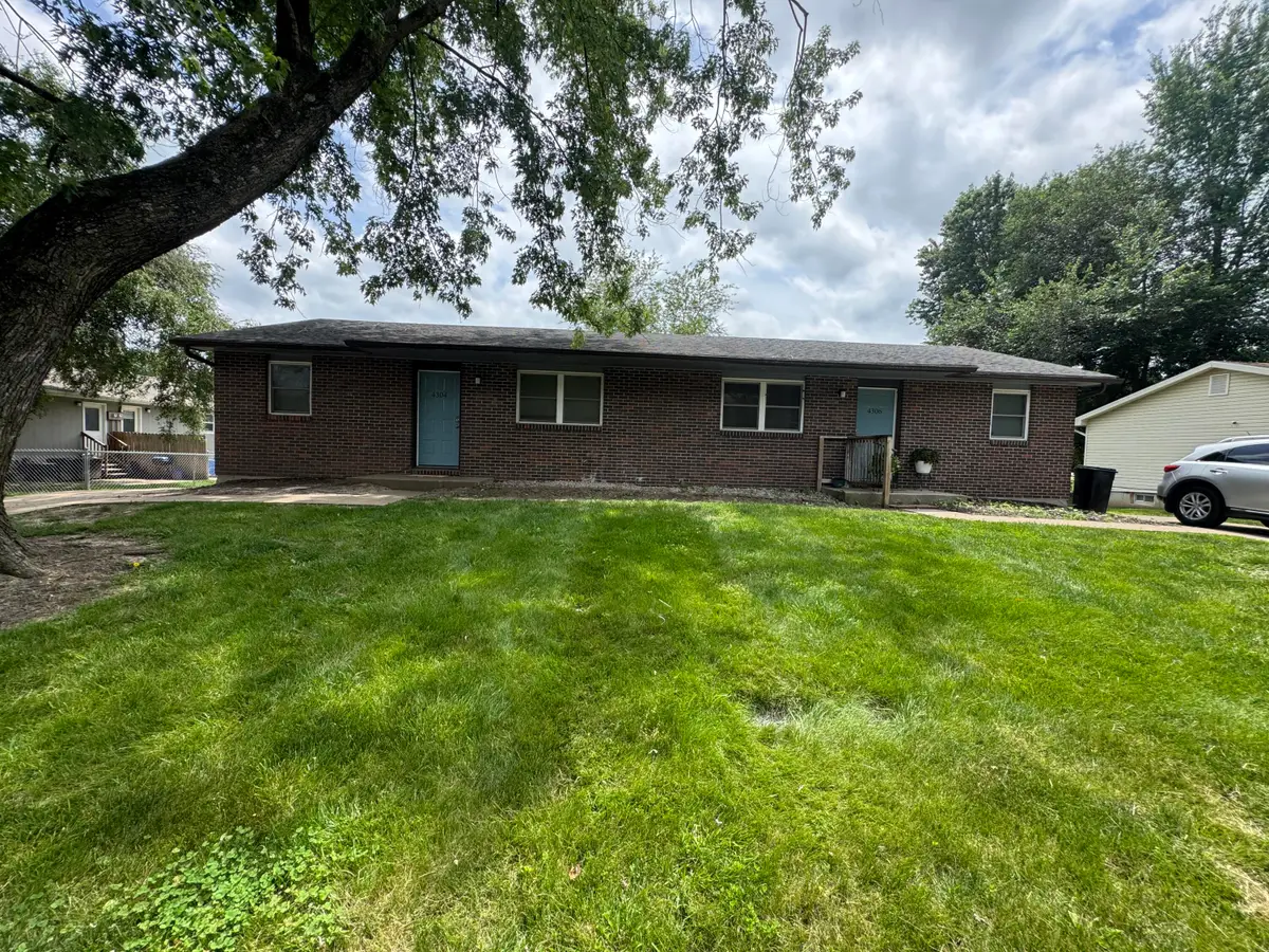 4304-06 W W Bethany Dr, Columbia, MO 65203 - #1