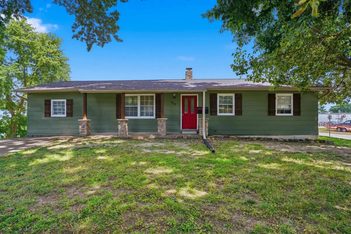 902 N Ault St St, Moberly, MO 65270 - #1
