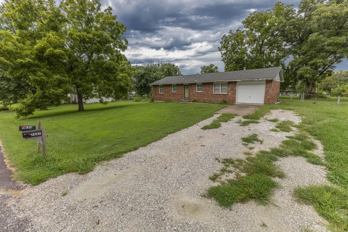 7681 E Parklane Dr, Columbia, MO 65201 - #1