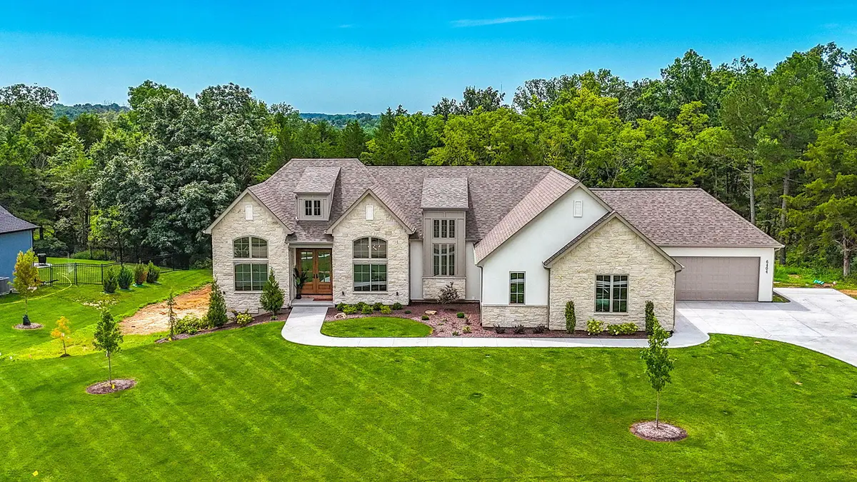 6404 Adare Manor Dr, Columbia, MO 65201 - #1