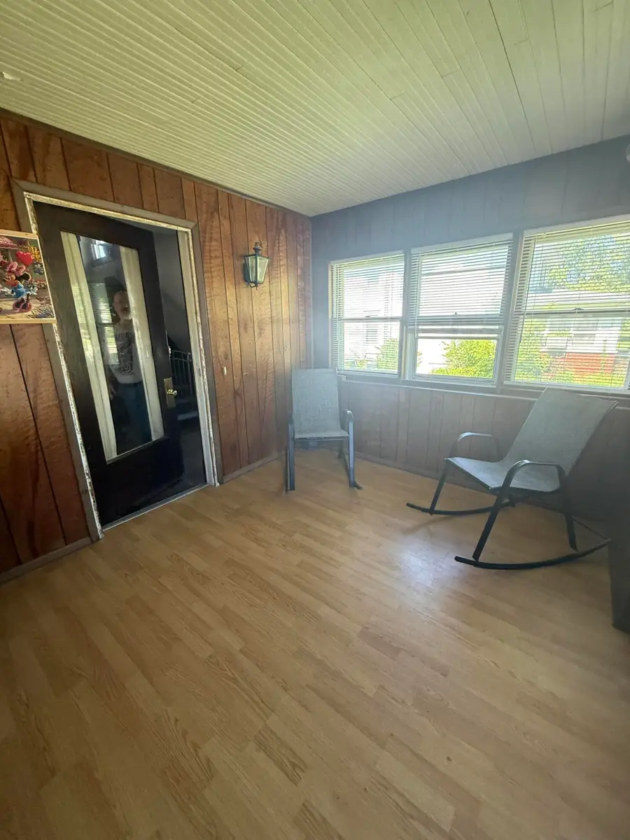 105 W Spruce St, Shelbina, MO 63468 - #2