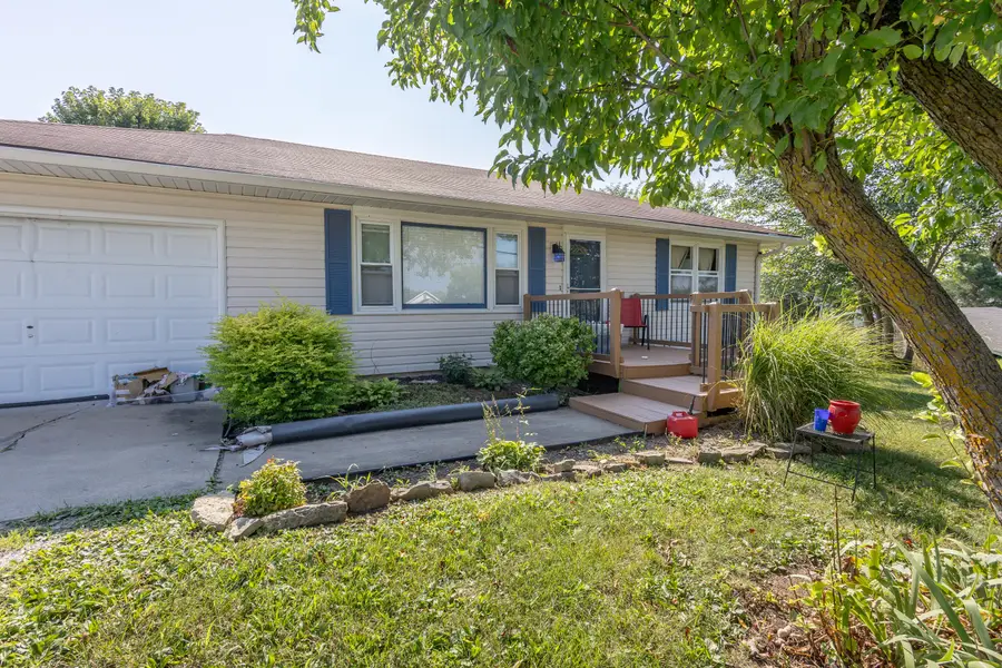 8640 N Highway Vv, Columbia, MO 65202 - #2
