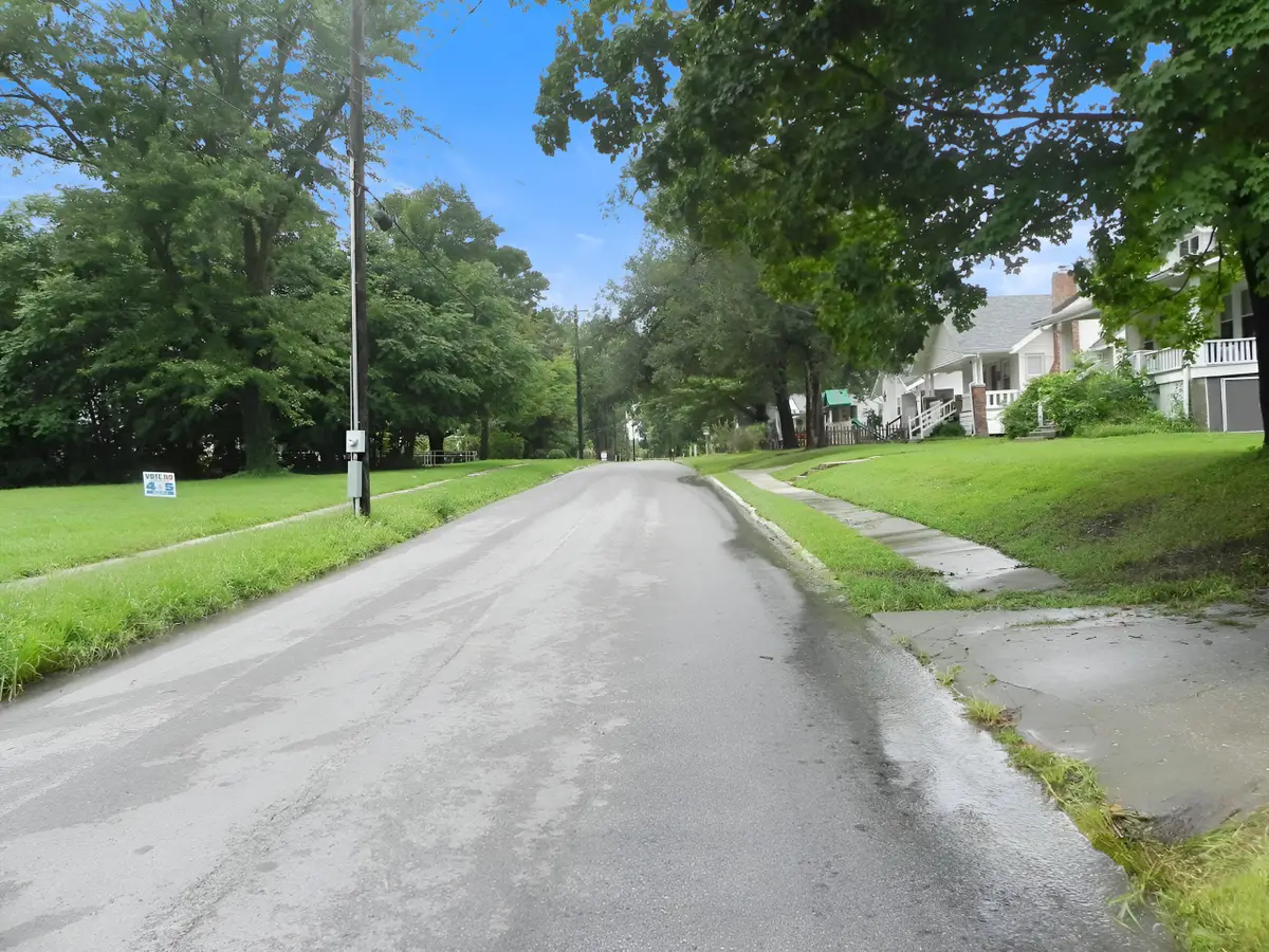 901 W Davis St, Fayette, MO 65248 - #1