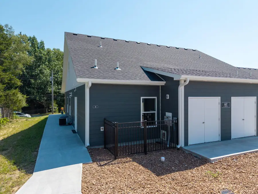 607 N 4th St #102, Columbia, MO 65201 - #3