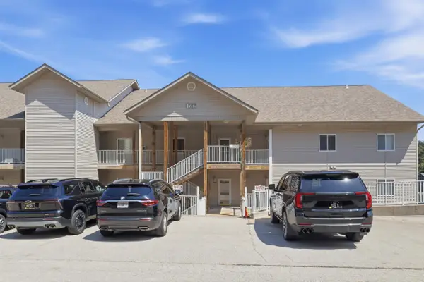 166 Oak Harbor Dr #3D, CAMDENTON, MO 65020